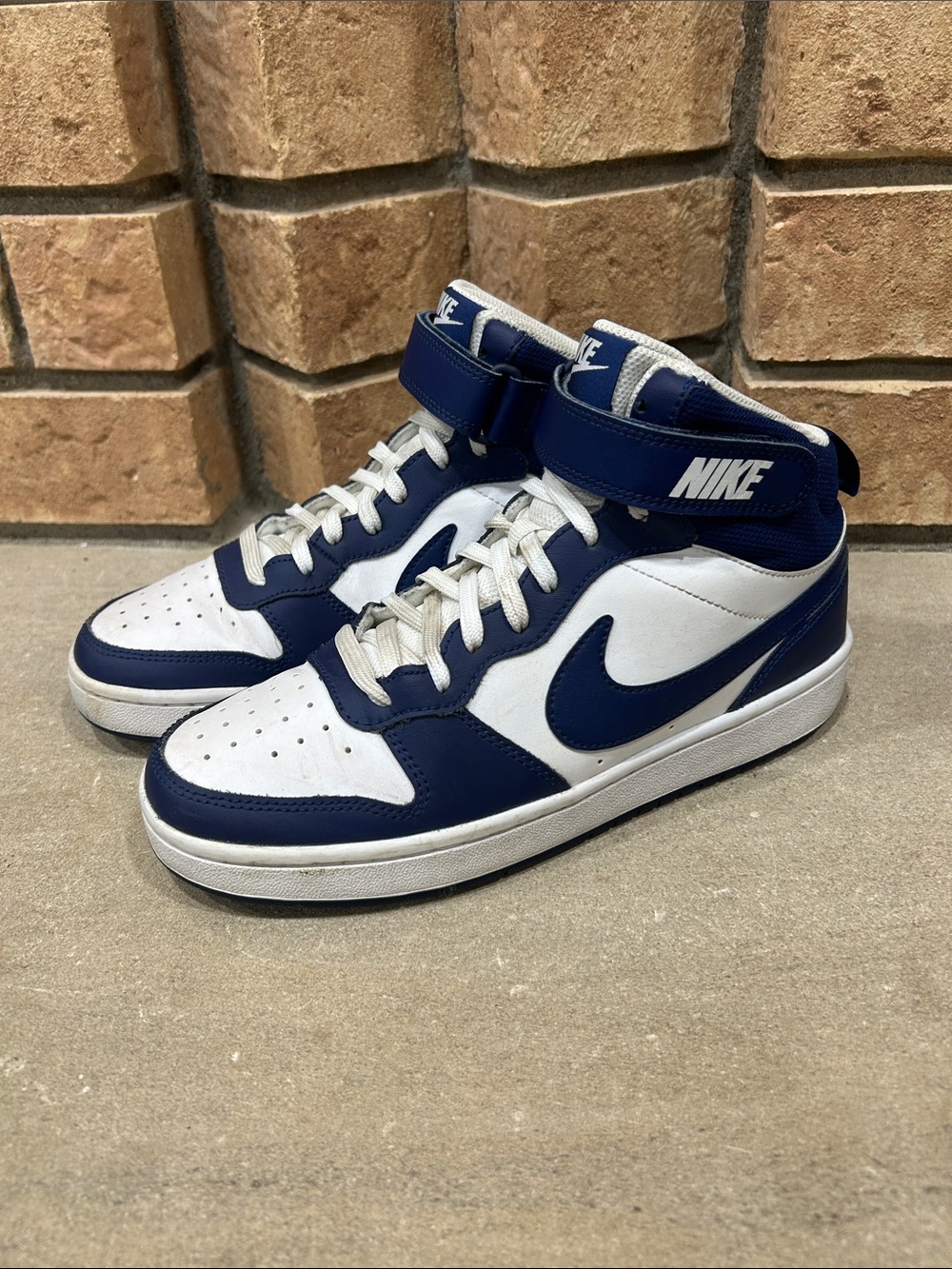 Nike Court Borough Mid-Top Women’s Sneakers size 8.5 / 7Y navy and white